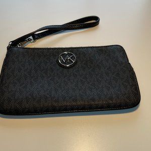Michael Kors wristlet like new